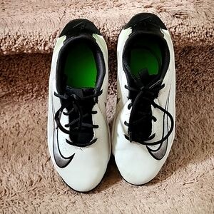 Nike-boys sneakers-EUC-4Y